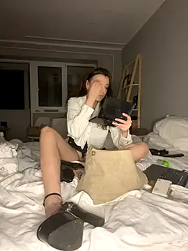 Snapshot of bunnythetailor chatting on November 3, 11:37 pm bunnythetailor online show from November 3, 11:37 pm