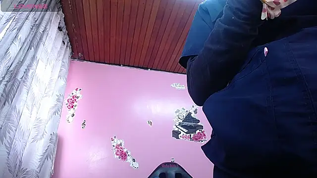 Snapshot of Sofii_cutee chatting on February 21, 12:28 pm Sofii cutee online show from February 21, 12:28 pm