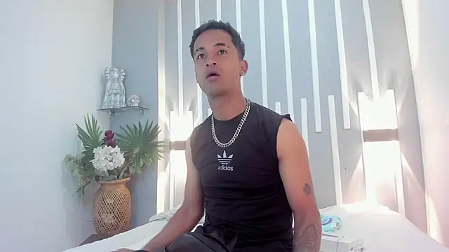 Nikki and Mayk online show from February 18, 2:40 am