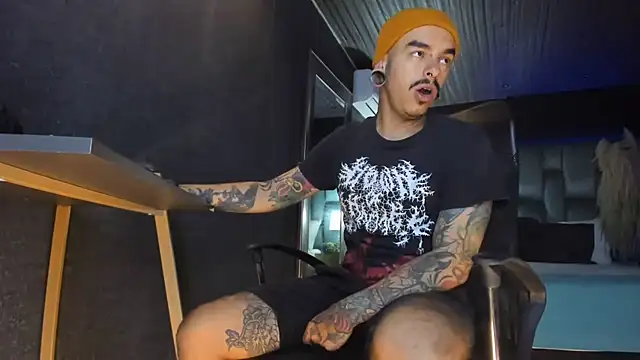 Snapshot of kaletattoo chatting on June 23, 11:30 am kaletattoo online show from June 23, 11:30 am