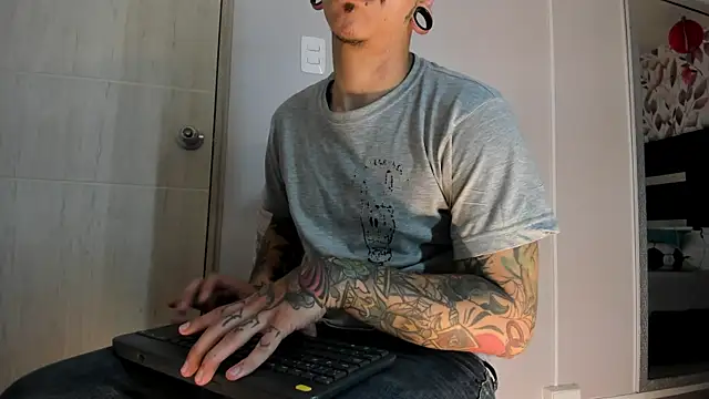 Snapshot of kaletattoo chatting on July 12, 11:56 am kaletattoo online show from July 12, 11:56 am