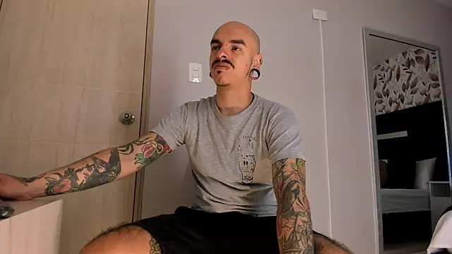 Snapshot of kaletattoo chatting on July 20, 11:45 am kaletattoo online show from July 20, 11:45 am