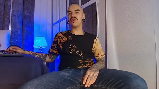 Snapshot of kaletattoo chatting on July 24, 1:31 pm kaletattoo online show from July 24, 1:31 pm