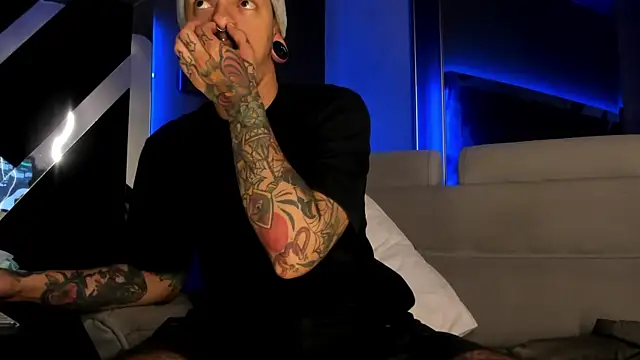 Snapshot of kaletattoo chatting on July 27, 11:39 am kaletattoo online show from July 27, 11:39 am