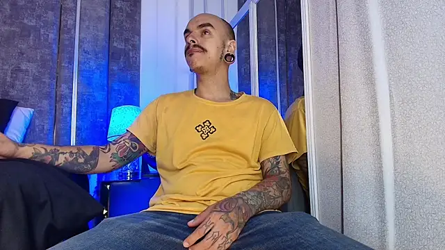Snapshot of kaletattoo chatting on August 5, 3:09 am kaletattoo online show from August 5, 3:09 am