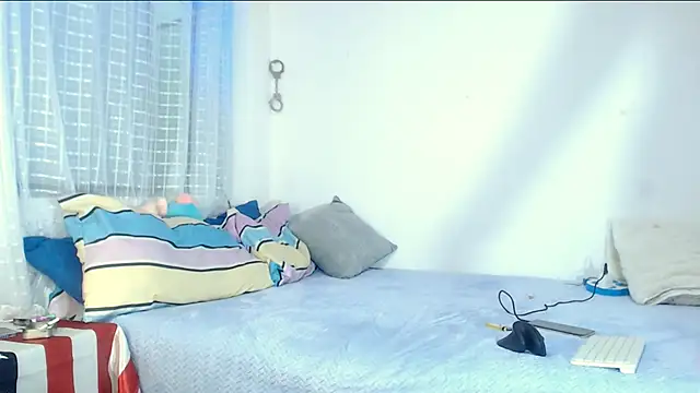 annyevans 1 online show from December 4, 6:49 pm