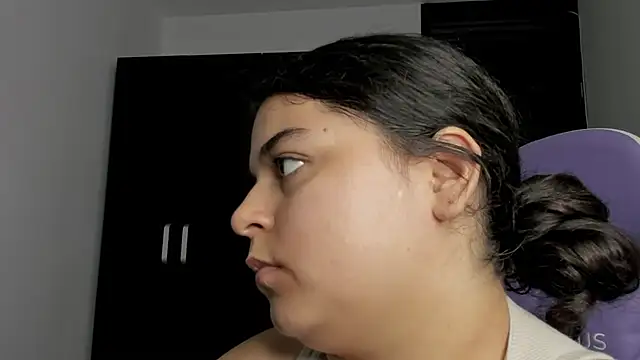 Snapshot of Little_Shaara chatting on January 28, 12:57 am Little Shaara online show from January 28, 12:57 am