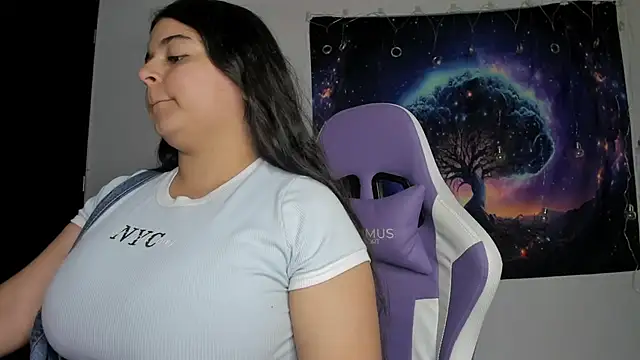 Snapshot of Little_Shaara chatting on February 18, 6:58 pm Little Shaara online show from February 18, 6:58 pm