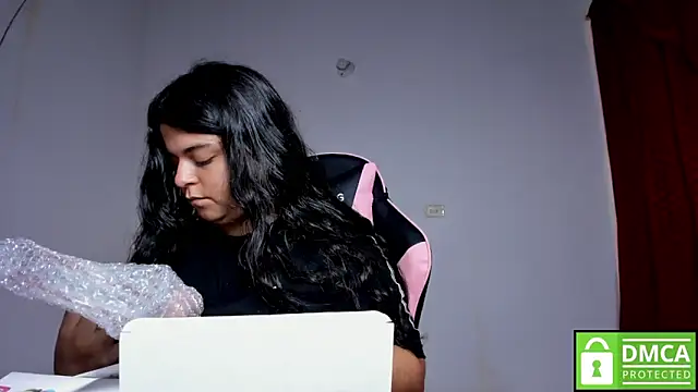 Snapshot of Little_Shaara chatting on October 29, 8:32 pm Little Shaara online show from October 29, 8:32 pm