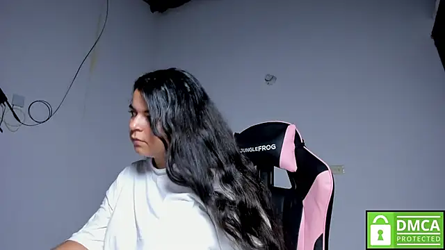 Snapshot of Little_Shaara chatting on November 21, 8:46 am Little Shaara online show from November 21, 8:46 am