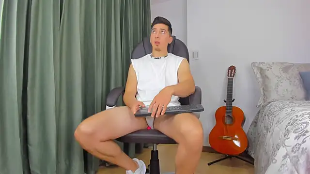 Snapshot of Tombarden chatting on February 13, 7:10 pm Tombarden online show from February 13, 7:10 pm