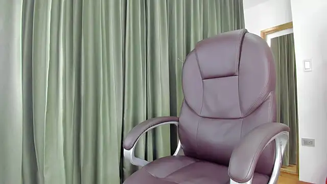 Snapshot of Tombarden chatting on March 18, 6:59 pm Tombarden online show from March 18, 6:59 pm