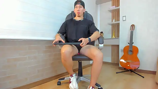 Tombarden online show from December 17, 7:09 pm