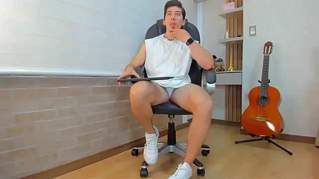 Tombarden online show from March 13, 8:26 pm