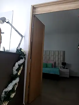 Ariana rouse online show from December 3, 5:11 pm