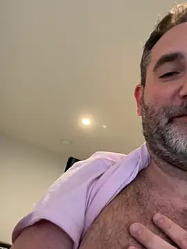 Snapshot of harrychest chatting on April 10, 3:39 pm harrychest online show from April 10, 3:39 pm