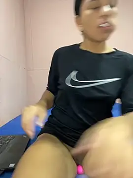 Snapshot of HeatherCobs chatting on November 29, 7:39 pm HeatherCobs online show from November 29, 7:39 pm