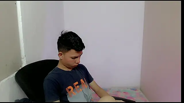 Snapshot of Alexxx_lov chatting on March 7, 12:34 pm Alexxx lov online show from March 7, 12:34 pm