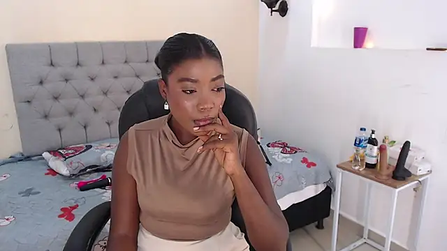 Snapshot of Dakkota_Fox chatting on November 6, 7:59 pm Dakkota Fox online show from November 6, 7:59 pm