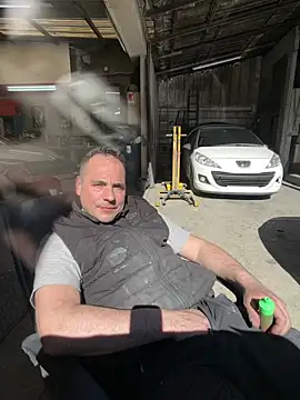 justeqqun online show from March 18, 11:24 am