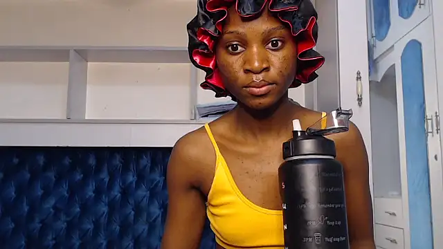 YoungDiva69 online show from October 26, 6:52 am