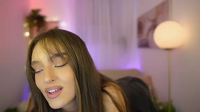 Clara Nia online show from February 18, 7:21 pm