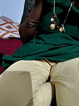 Snapshot of sweety006telugu chatting on February 19, 7:28 am sweety006telugu online show from February 19, 7:28 am