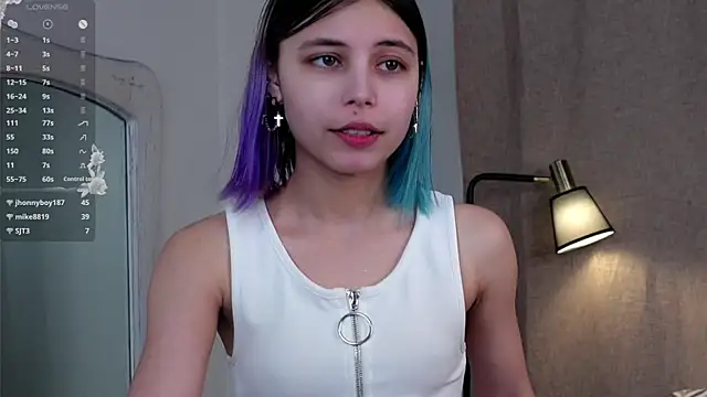 Snapshot of DarelleFare chatting on March 11, 2:51 pm DarelleFare online show from March 11, 2:51 pm