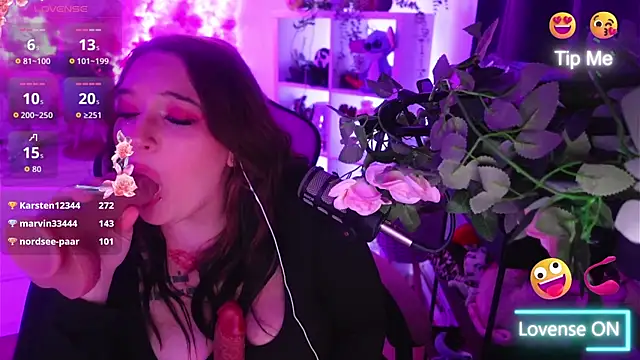 Snapshot of Jinyxx3 chatting on December 2, 4:40 am Jinyxx3 online show from December 2, 4:40 am