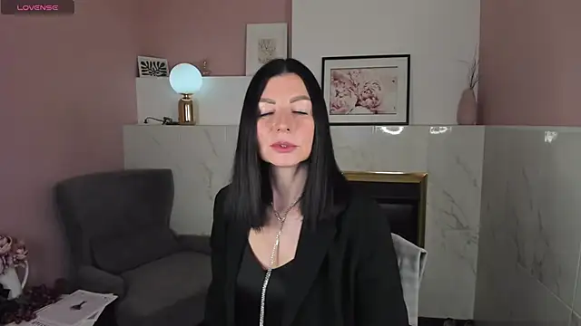 Snapshot of MonicaCheerful chatting on February 8, 5:40 am MonicaCheerful online show from February 8, 5:40 am