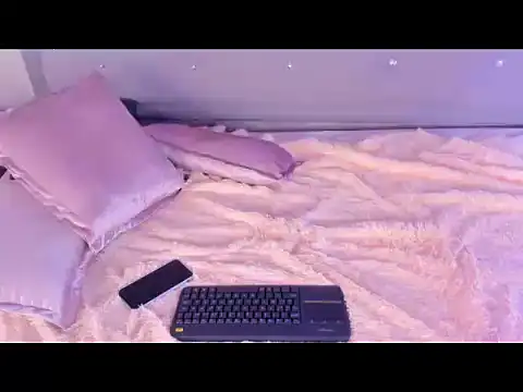 Snapshot of Kei_Oliver chatting on February 14, 6:19 pm Kei Oliver online show from February 14, 6:19 pm