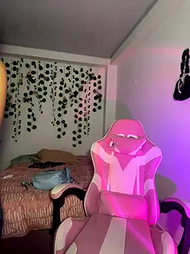 Snapshot of LiLy_kIndly chatting on December 18, 10:05 pm LiLy kIndly online show from December 18, 10:05 pm