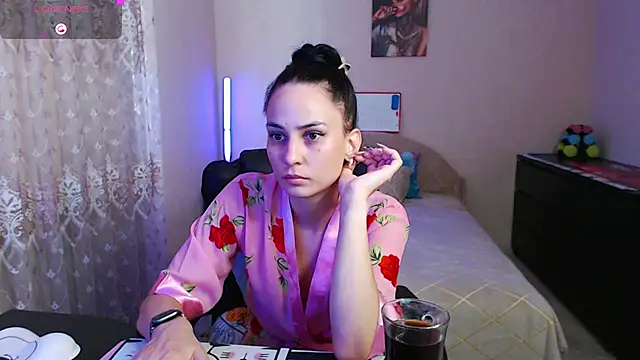 Kriss brunette 5 online show from July 19, 7:34 am