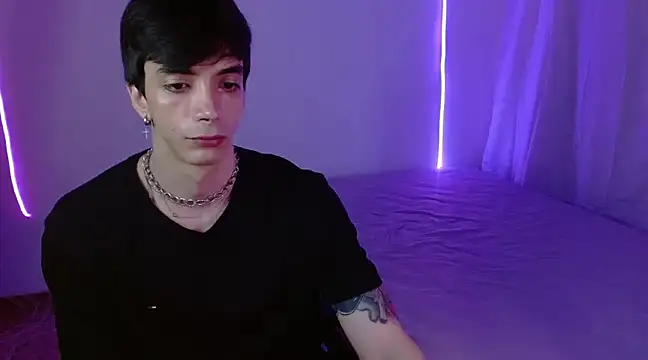 H3ll B0I online show from February 2, 5:32 am