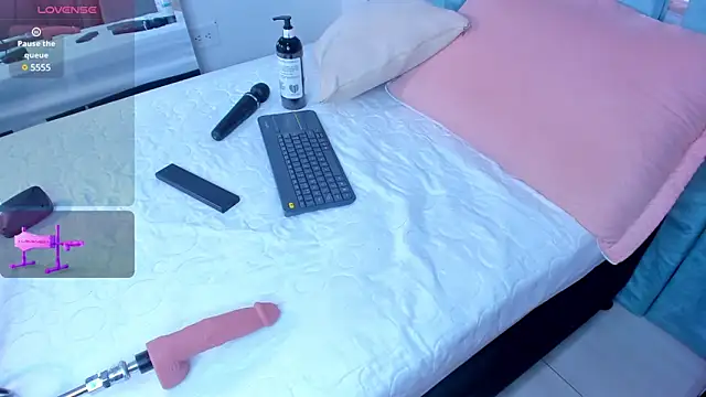 Snapshot of AlexxaSmall chatting on February 19, 11:49 am AlexxaSmall online show from February 19, 11:49 am