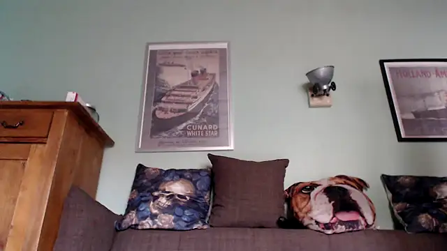 Snapshot of Astrid-Gilbert chatting on January 29, 12:02 pm Astrid-Gilbert online show from January 29, 12:02 pm