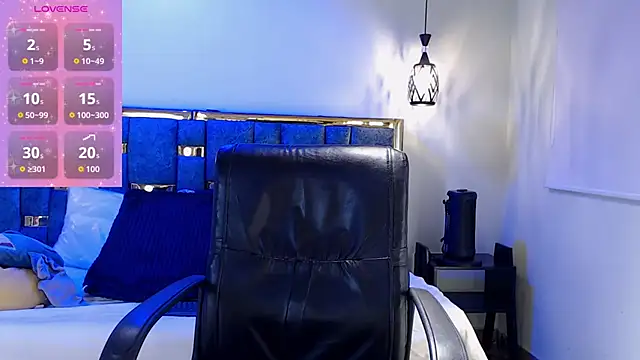 Snapshot of emily_fox_3 chatting on September 27, 3:33 am emily fox 3 online show from September 27, 3:33 am