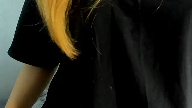 Shanntal  online show from October 10, 7:57 pm