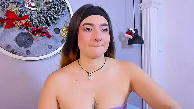 Shanntal  online show from December 18, 7:53 pm