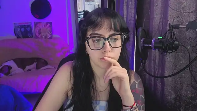 Hela v online show from July 17, 1:51 pm