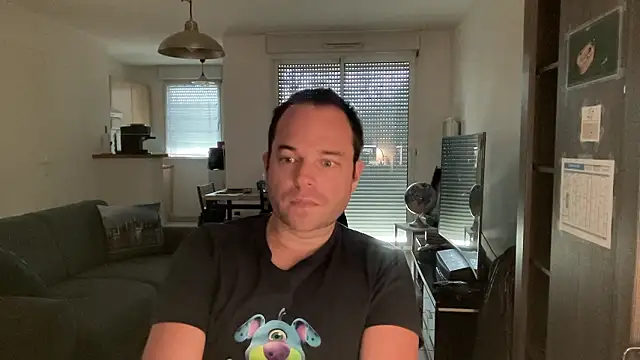 Funnyjul31 online show from February 1, 1:42 pm