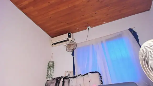 Snapshot of alice_guzman1 chatting on October 27, 6:01 pm alice guzman1 online show from October 27, 6:01 pm