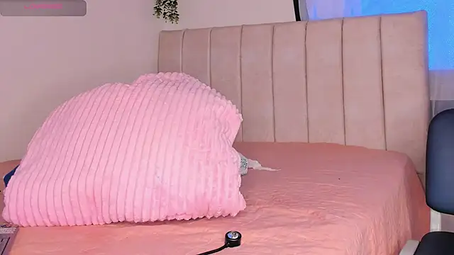 Snapshot of alice_guzman1 chatting on November 16, 4:23 pm alice guzman1 online show from November 16, 4:23 pm