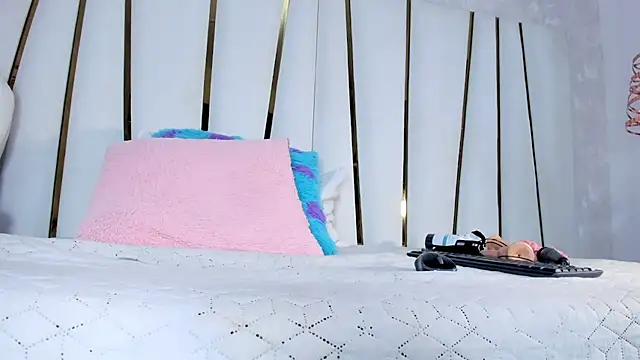 violet gray  online show from March 5, 2:45 pm