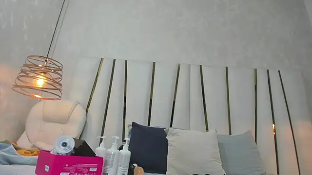 Snapshot of violet_gray_ chatting on July 22, 11:24 am violet gray online show from July 22, 11:24 am