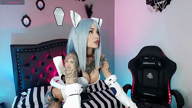 Snapshot of IsisRaichuu_ chatting on December 19, 6:04 pm IsisRaichuu online show from December 19, 6:04 pm