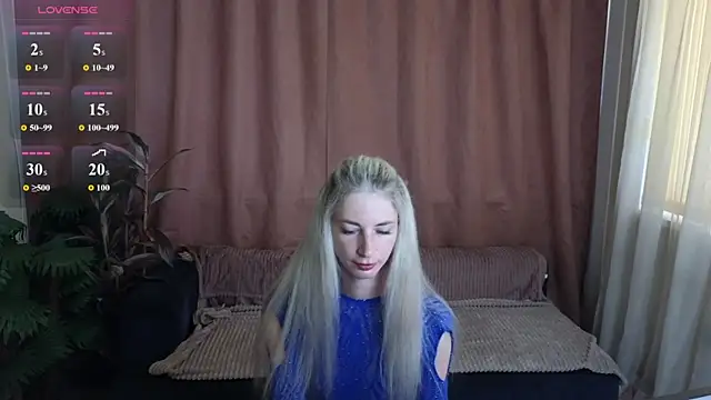 Snapshot of skinnyladyy chatting on July 3, 2:40 am skinnyladyy online show from July 3, 2:40 am