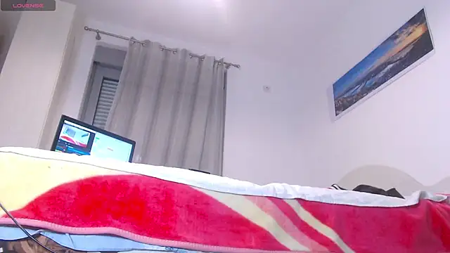 Snapshot of Ju-Hot chatting on December 8, 5:55 pm Ju-Hot online show from December 8, 5:55 pm