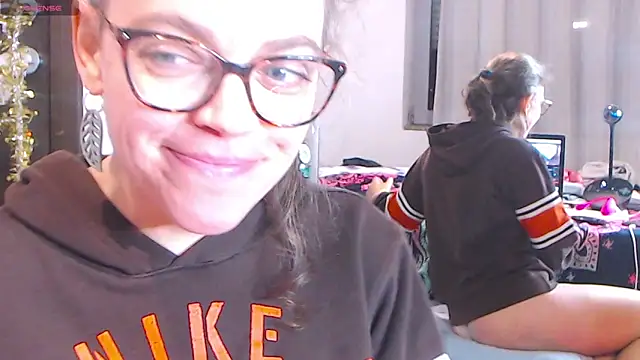 Snapshot of Ju-Hot chatting on January 6, 8:07 pm Ju-Hot online show from January 6, 8:07 pm