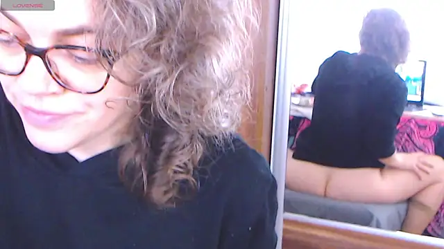 Snapshot of Ju-Hot chatting on January 30, 2:58 pm Ju-Hot online show from January 30, 2:58 pm